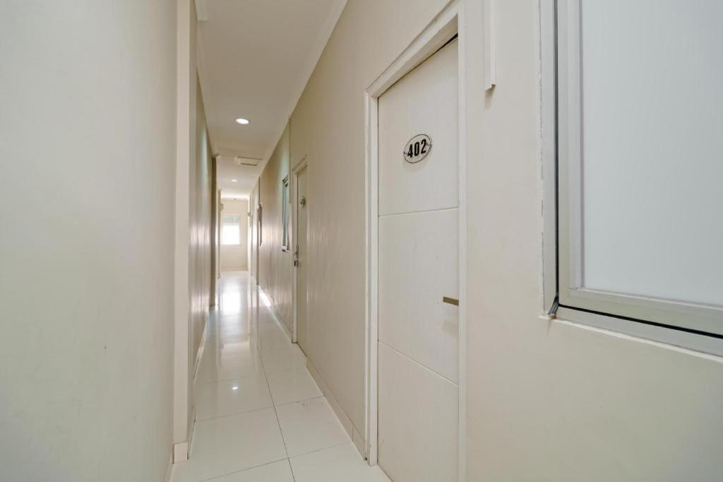 Env Room Джакарта Экстерьер фото