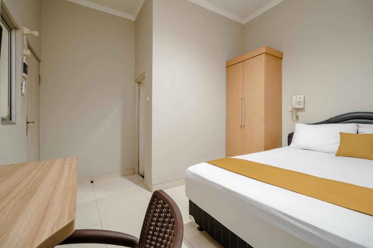 Env Room Джакарта Экстерьер фото
