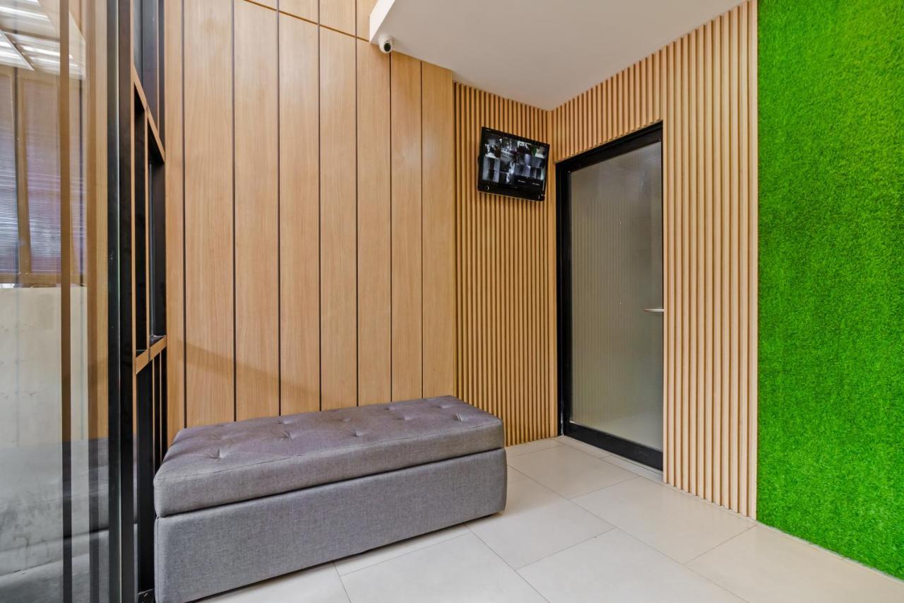 Env Room Джакарта Экстерьер фото